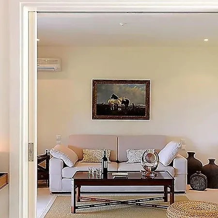 Sleeps 6 Pool Air Con *