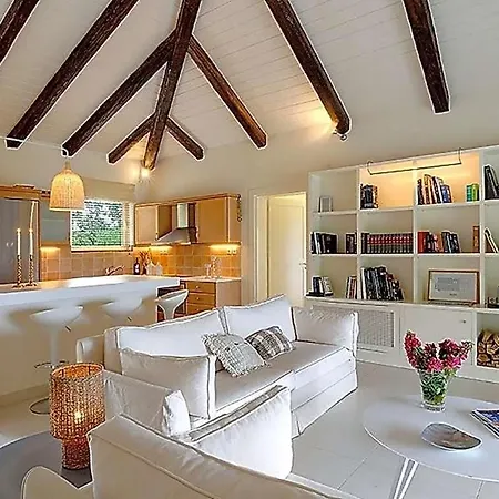 Sleeps 6 Pool Air Con *