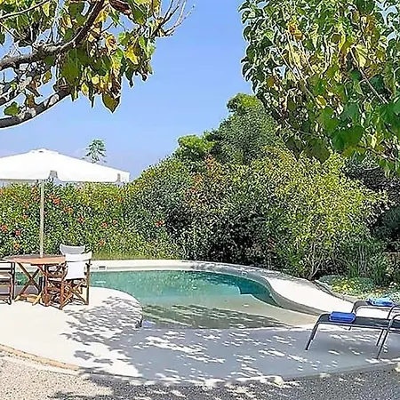Sleeps 6 Pool Air Con
