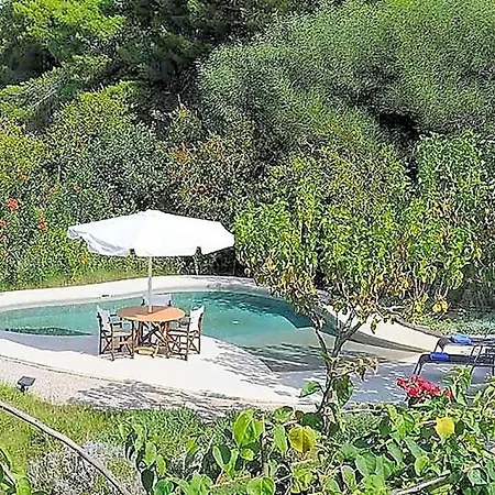 Sleeps 6 Pool Air Con *
