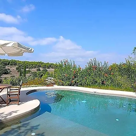 Sleeps 6 Pool Air Con