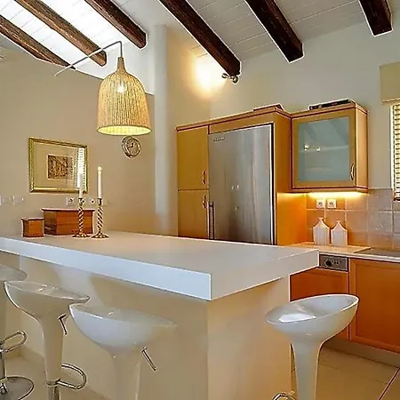 Villa Sleeps 6 Pool Air Con *